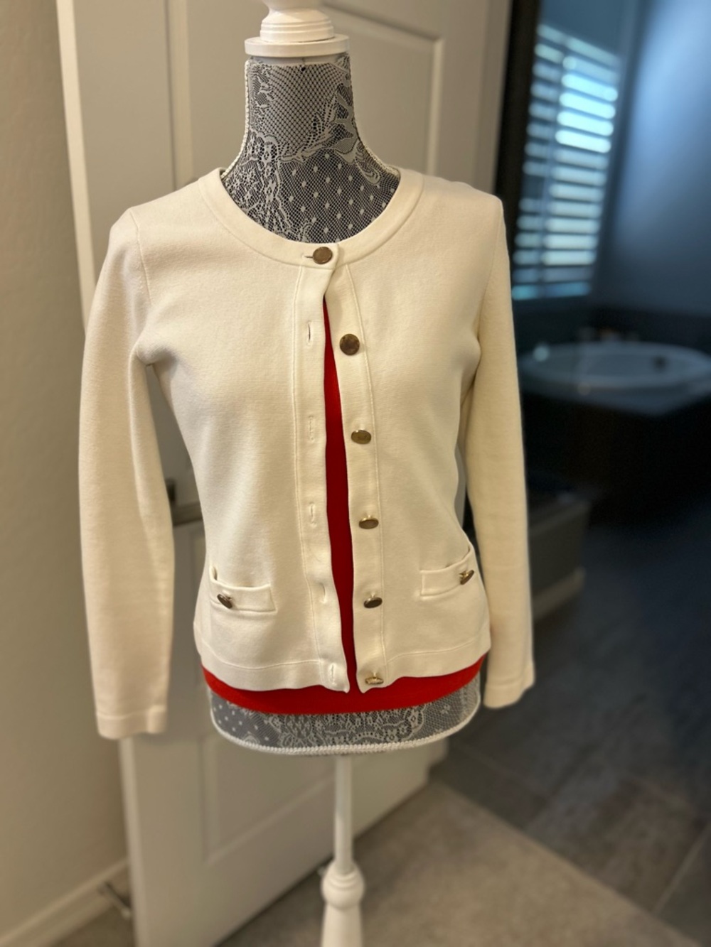 Banana Republic Cream Knit Cardigan - Picture 2 of 10